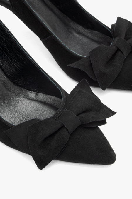 Welurowe czółenka typu slingback z kokardą