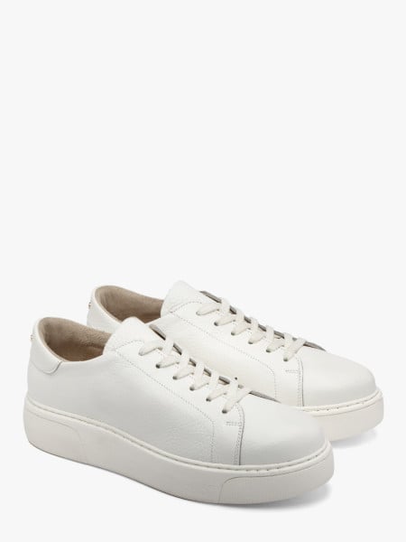 Białe półbuty damskie w stylu casual