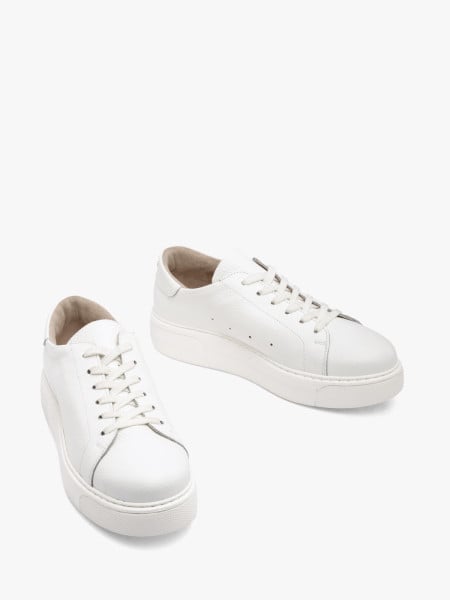 Białe półbuty damskie w stylu casual