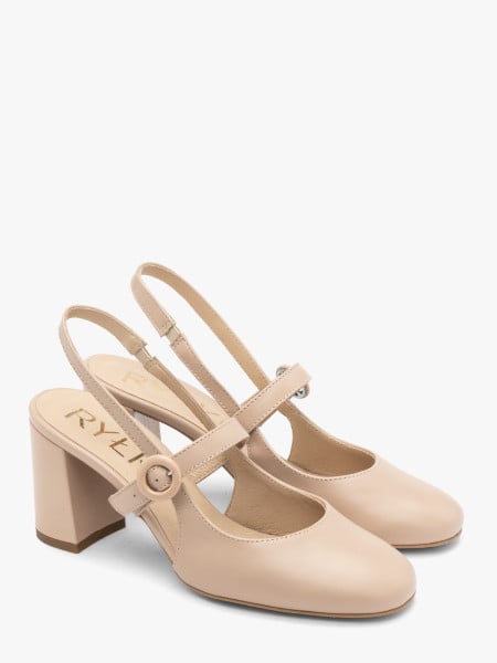 Beżowe czółenka typu slingback