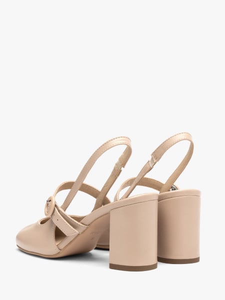 Beżowe czółenka typu slingback