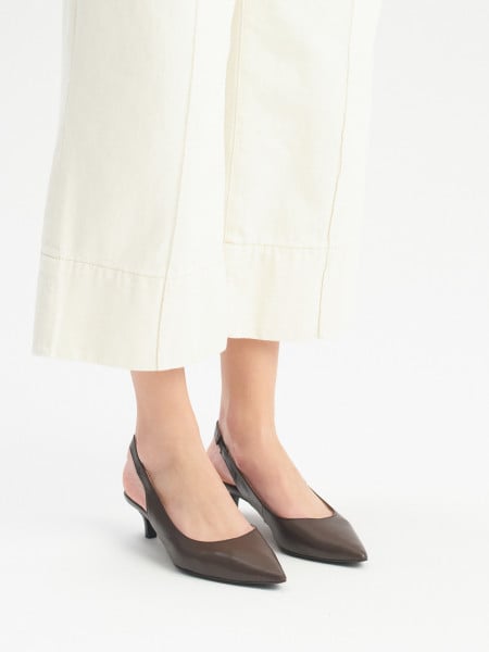 Brązowe czółenka slingback bez pięty