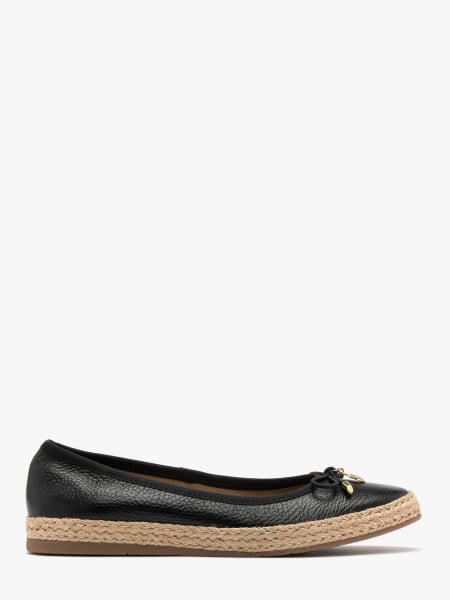 Czarne espadryle z ozdobną kokardą